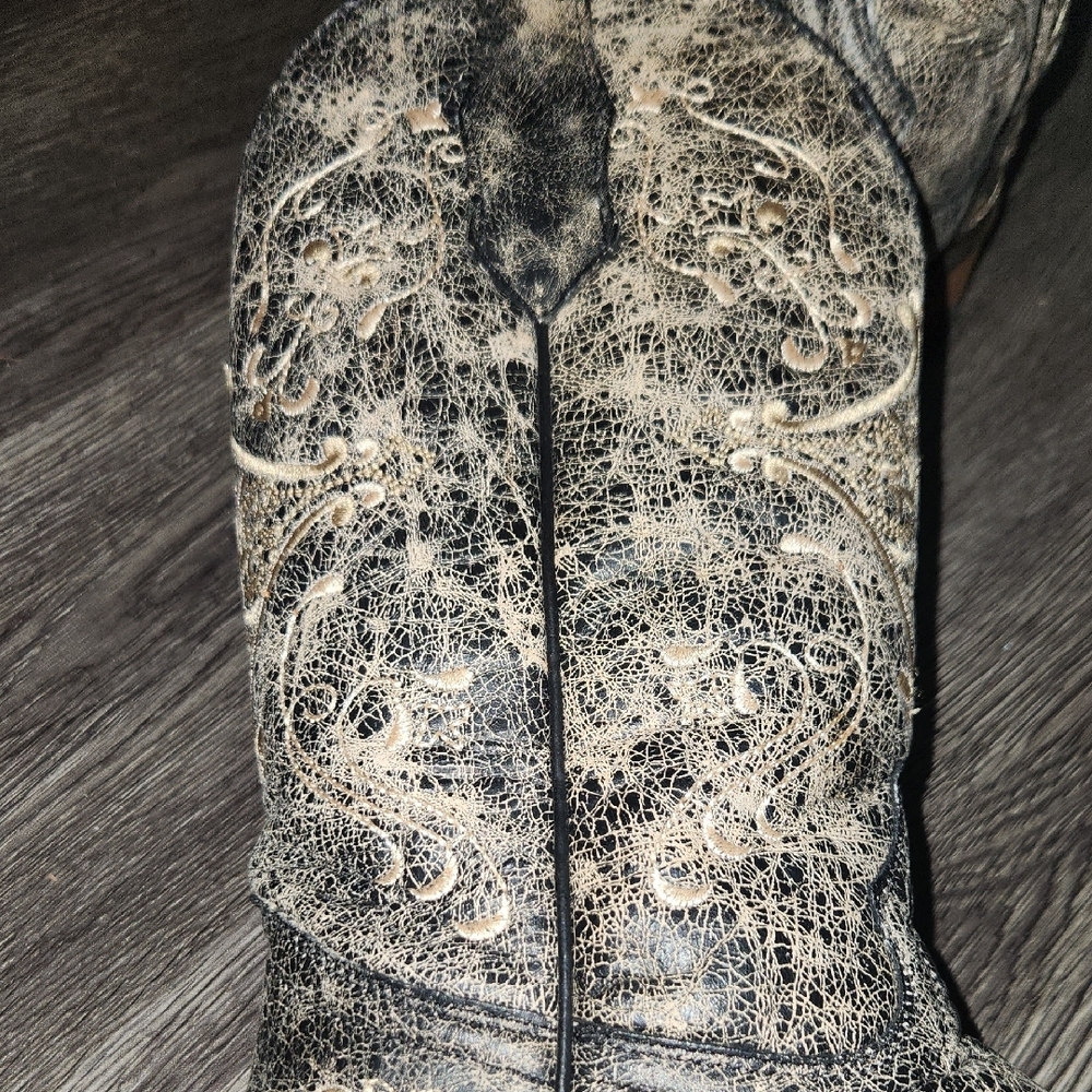 Circle G Black and Cream Heeled Boots - Picture 5 of 5